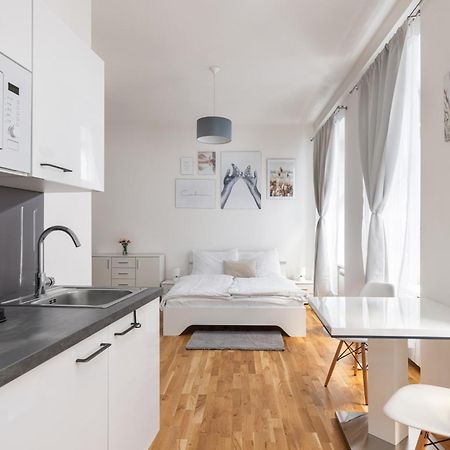 Stay2Gether Beige Nest - Metro Florenc Praag Buitenkant foto