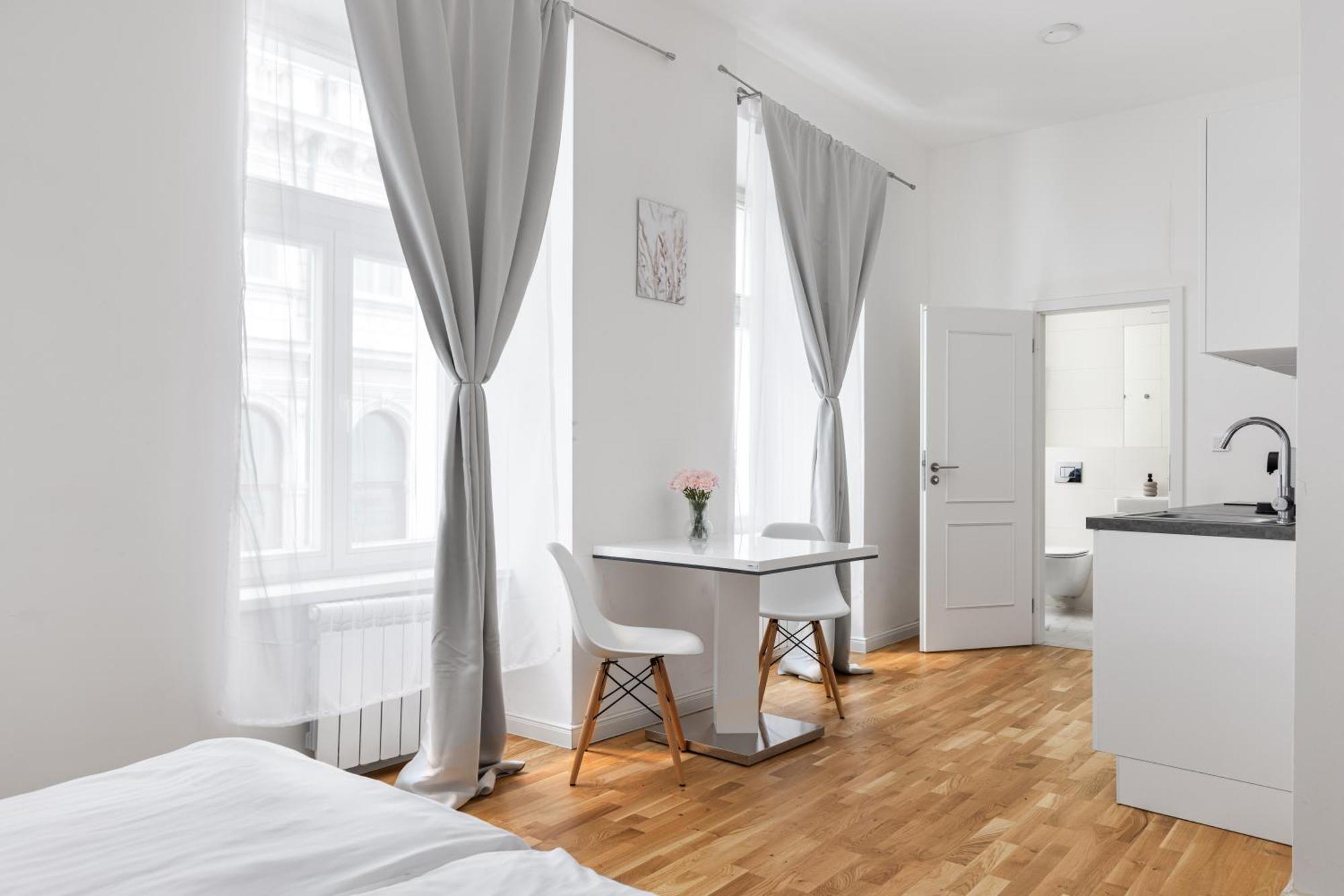 Stay2Gether Beige Nest - Metro Florenc Praag Buitenkant foto
